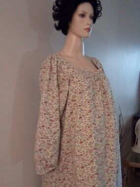 The Vermont Cotton Flannel Long  Women's Nightgown Sz L  White With Flowers